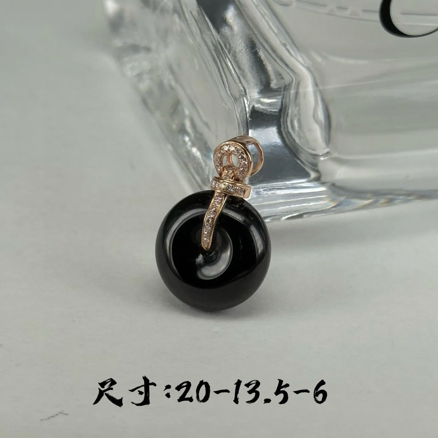 精品墨翠平安扣吊坠 种好色正 黑度极好 打灯通透 油性十足 尺寸20