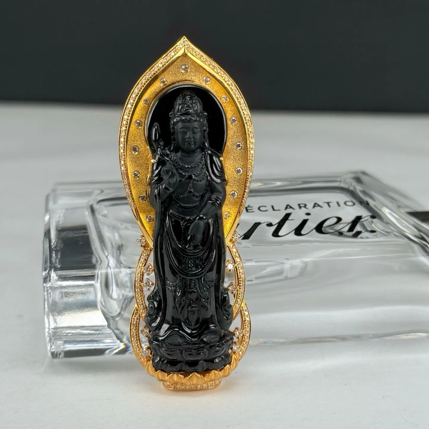 精品18k墨翠站观音 种好色正 黑度极好 打灯通透 油性十足 尺寸63.3