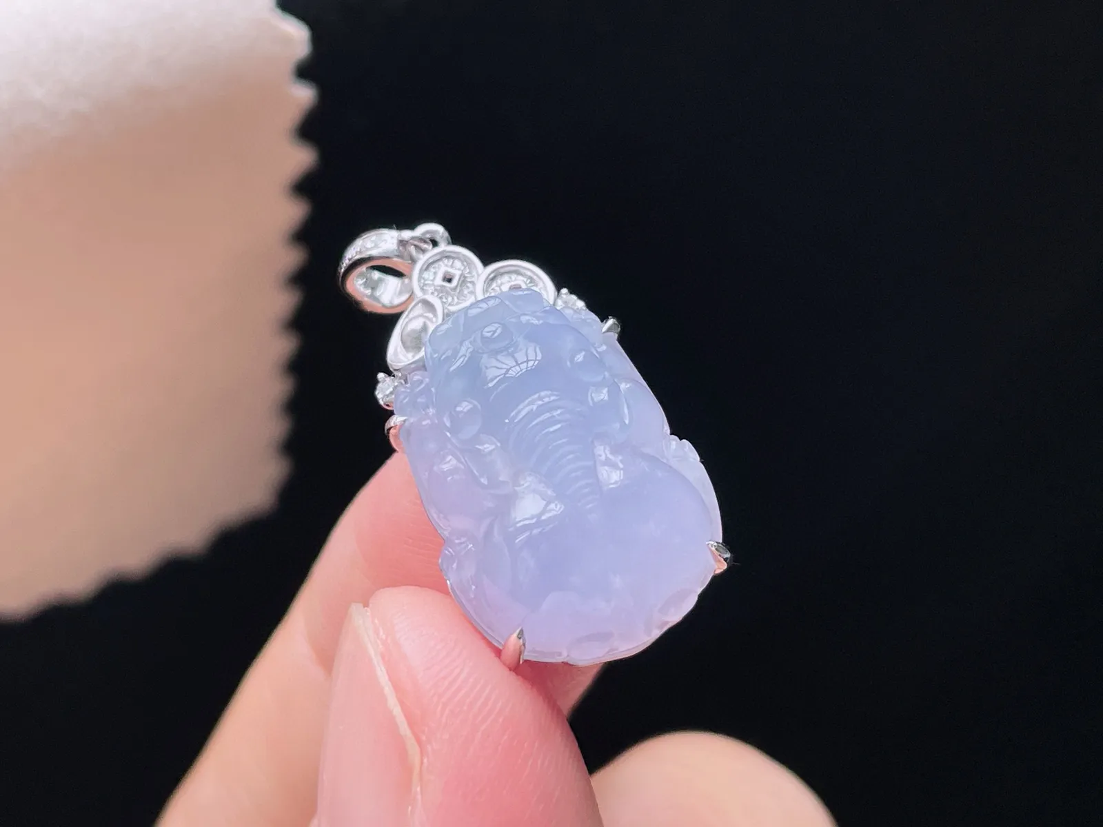 18K 紫罗兰·貔貅吊坠

裸18.1-23.5-6