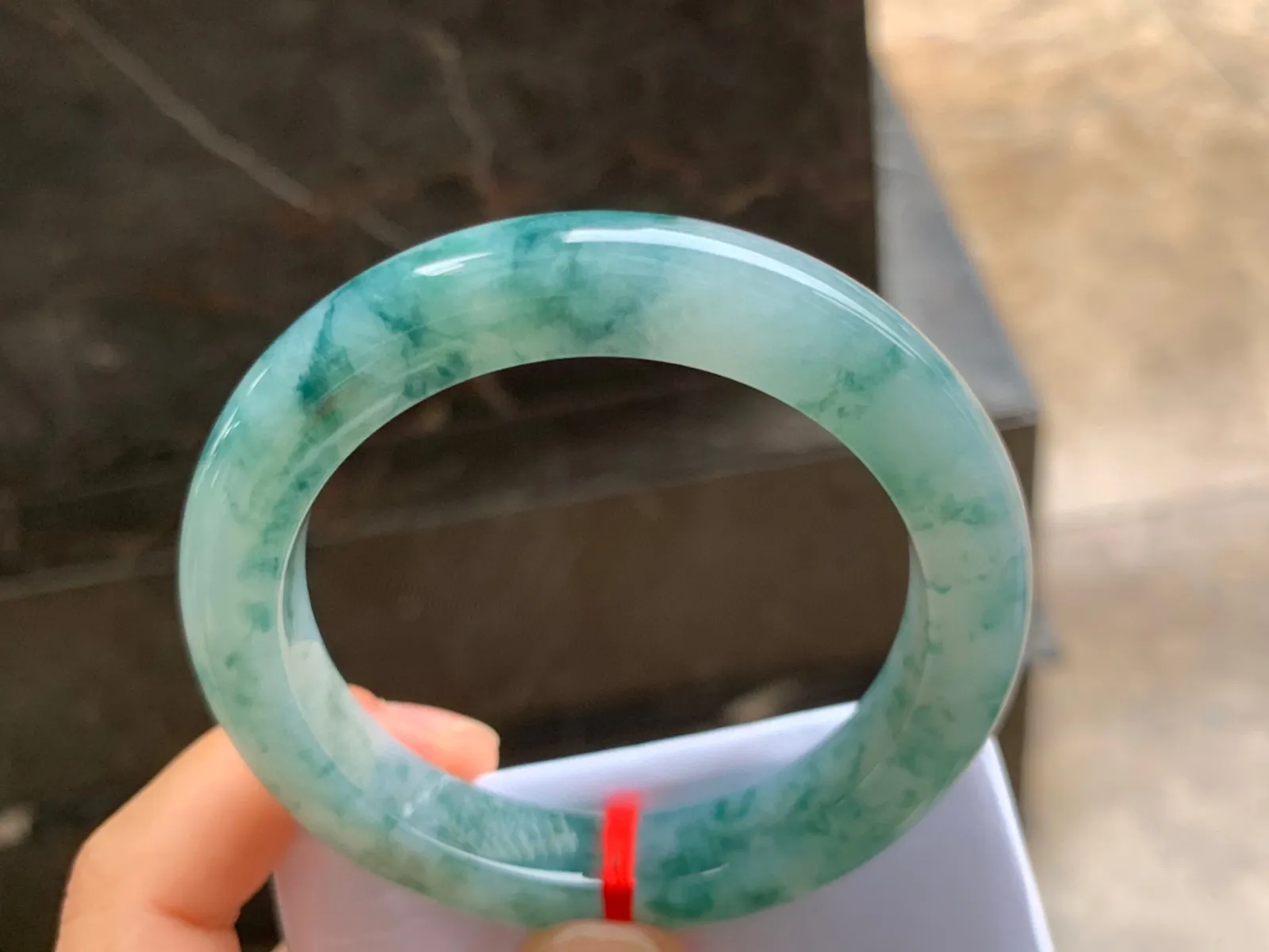 55-11-9.5mm
飘花手镯 底子细腻 花色均匀
