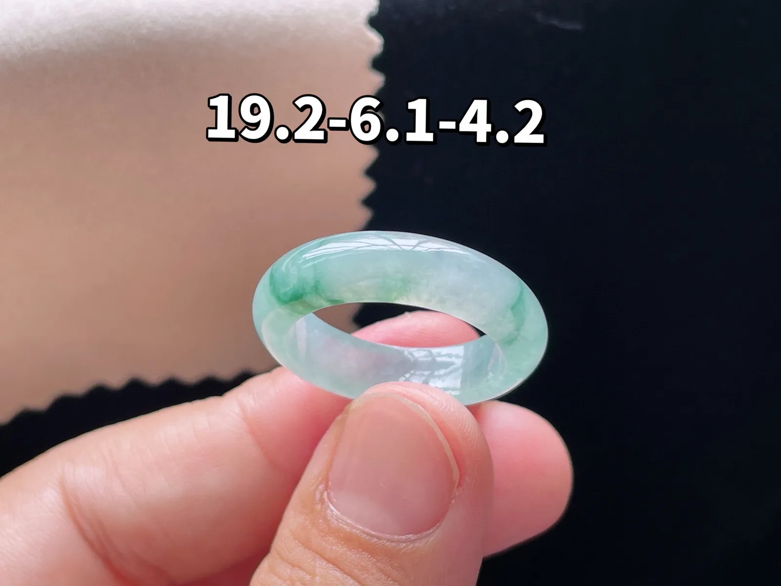 冰种飘花·指圈

裸19.2-6.1-4.2
