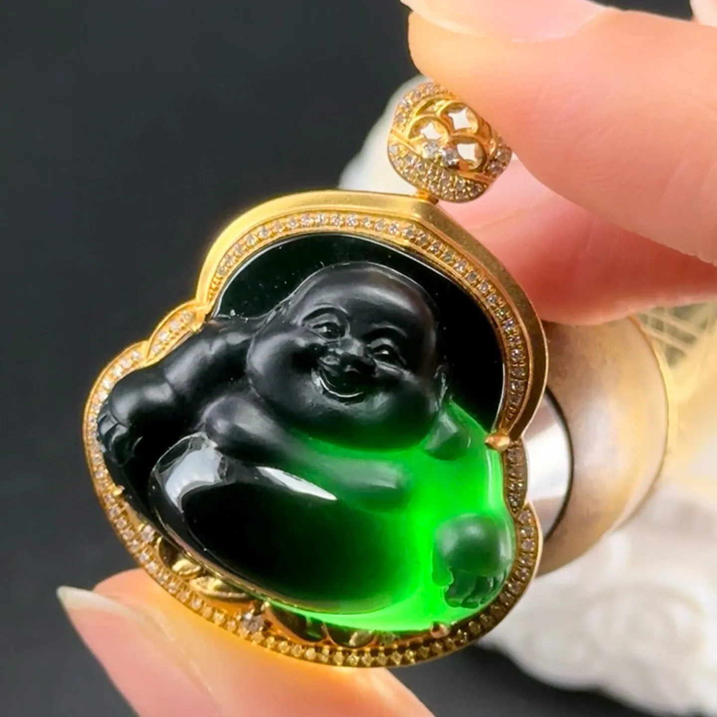 精品18k墨翠大肚佛 种好色正 黑度极好 打灯通透 油性十足 尺寸37.7