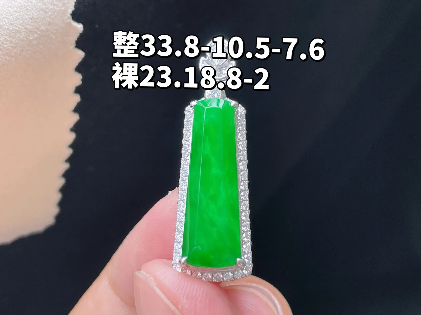 18K 满色阳绿·无事牌

整33.8-10.5-7.6
裸23.1-18.8-2