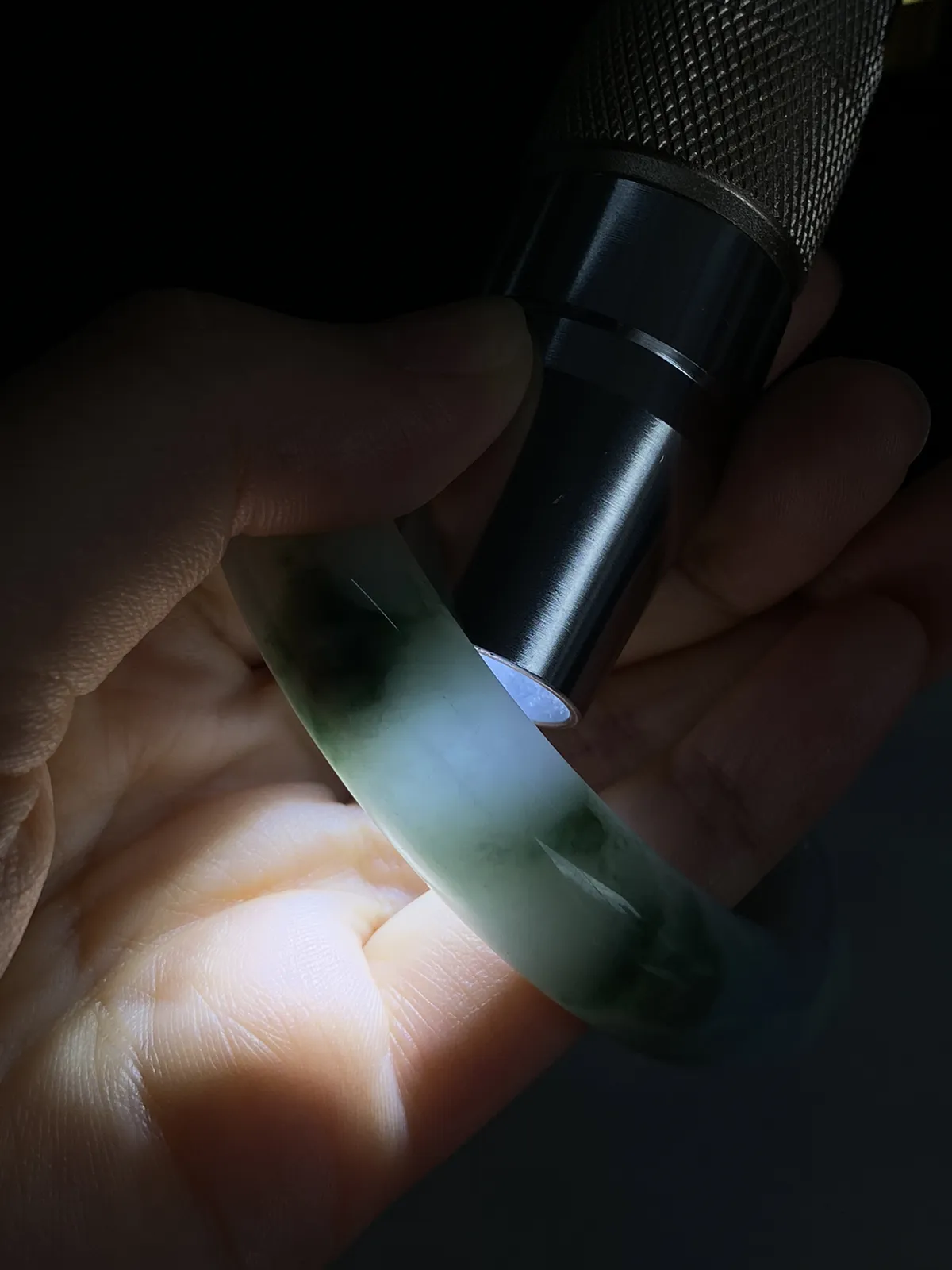 正圈56圈口，翡翠糯化种飘绿手镯