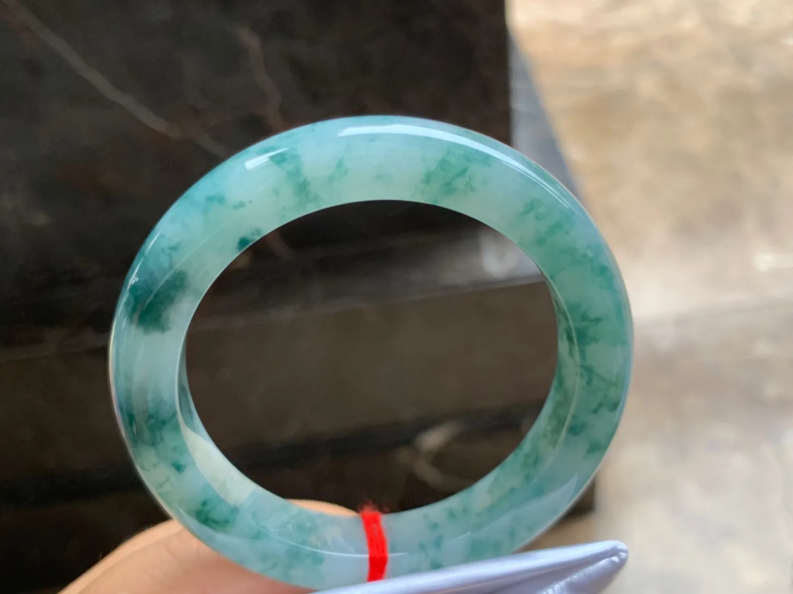 55-11-9.5mm
飘花手镯 底子细腻 花色均匀