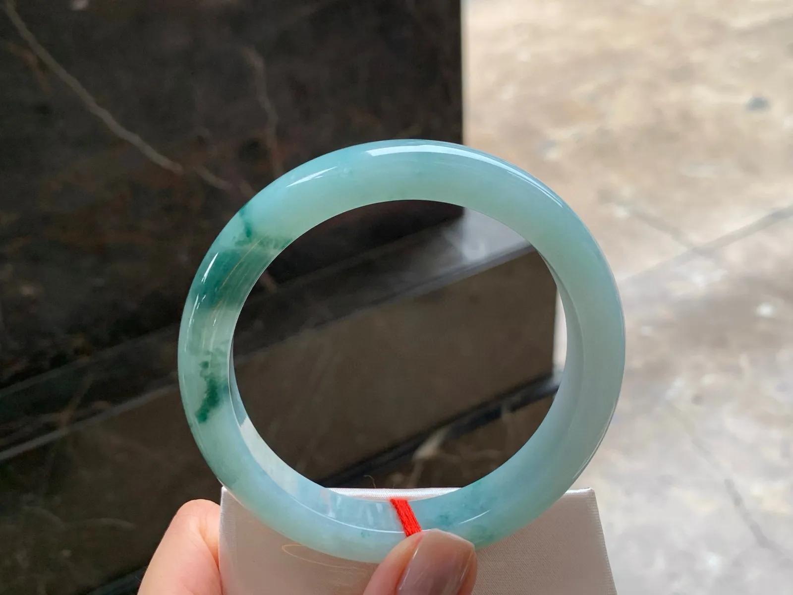 飘花大圈手镯
干净清爽 63/12.3/9mm