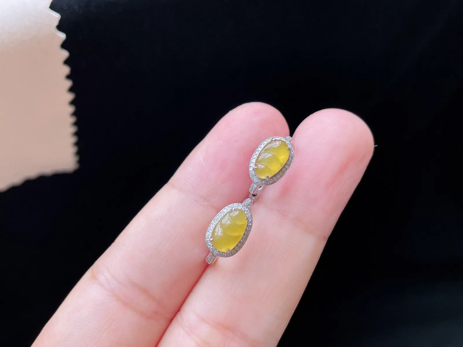 18K 黄翡·福豆耳包

裸7.8-4.7-2
