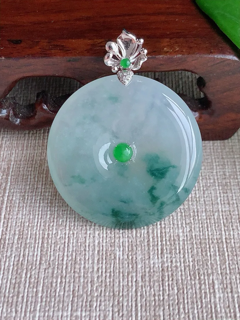 a货翡翠老坑冰种18K金镶嵌飘花平安扣吊坠 尺寸39.8×31×5.3mm 重量12.68g 0626