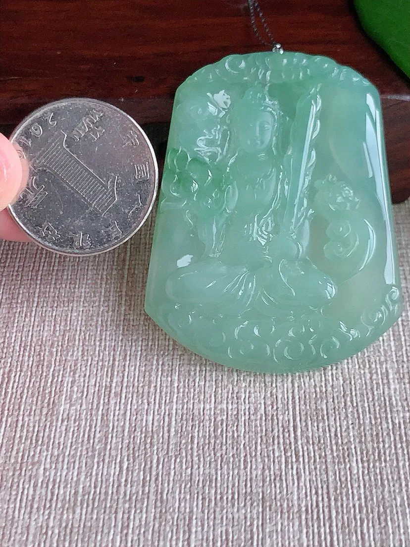 a货翡翠老坑冰种晴水虚空藏菩萨吊坠 尺寸51.5×40×5.6mm 重量25.90g 0626