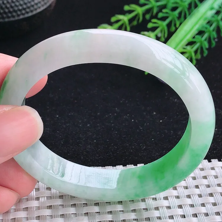 自然光54.5/48/11.6/8老坑精美冰润飘阳绿贵妃手镯翡翠玉镯美人镯