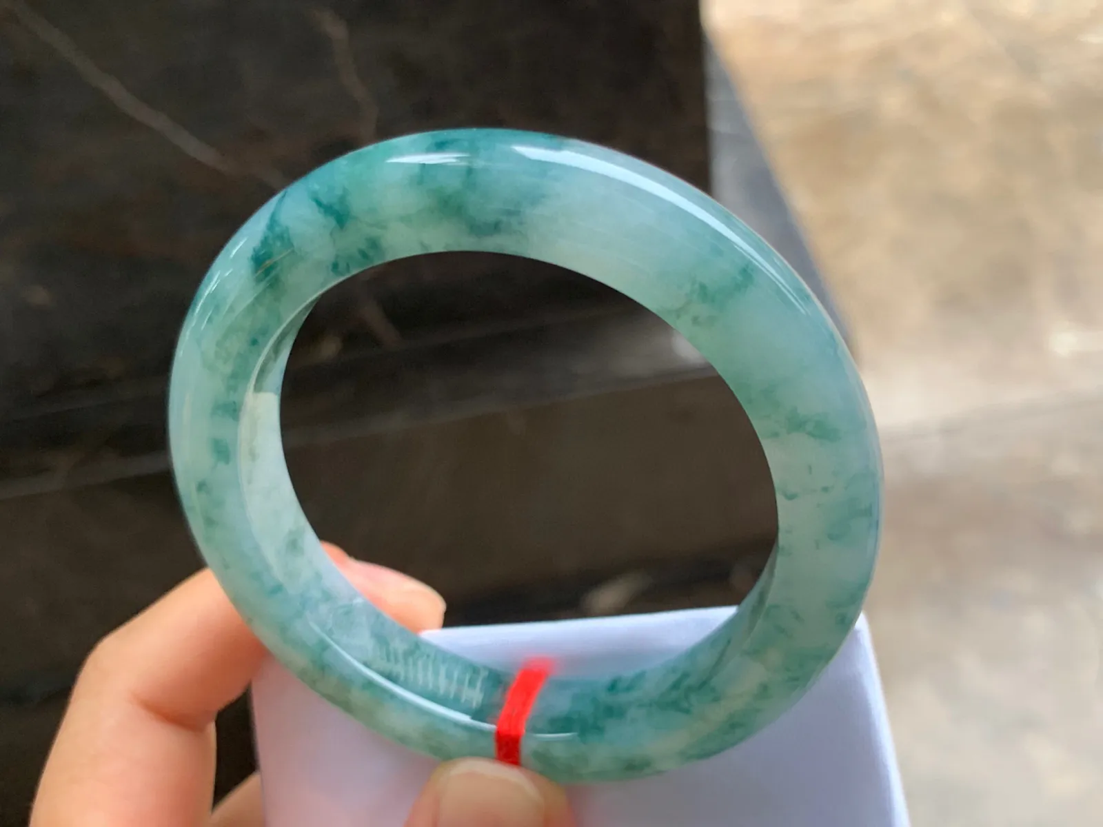 55-11-9.5mm
飘花手镯 底子细腻 花色均匀