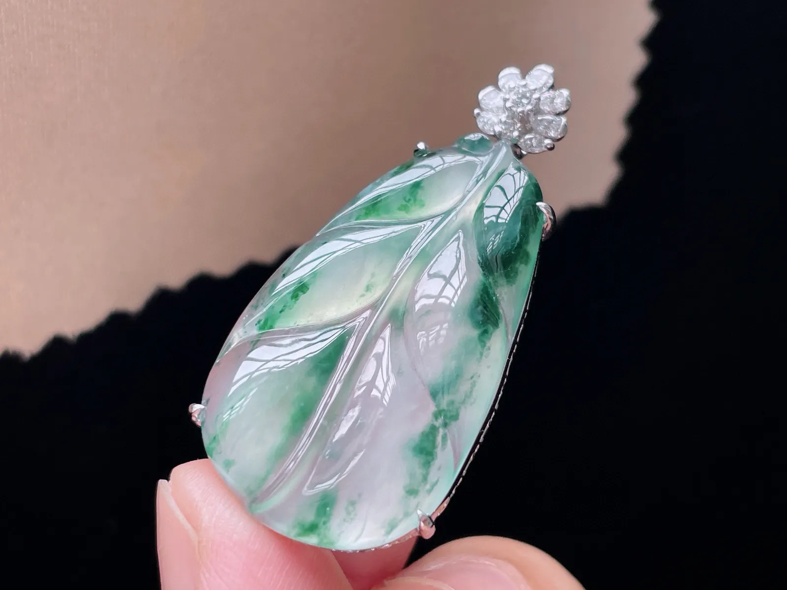 18K 冰种飘花·叶子

裸35-21-3.2