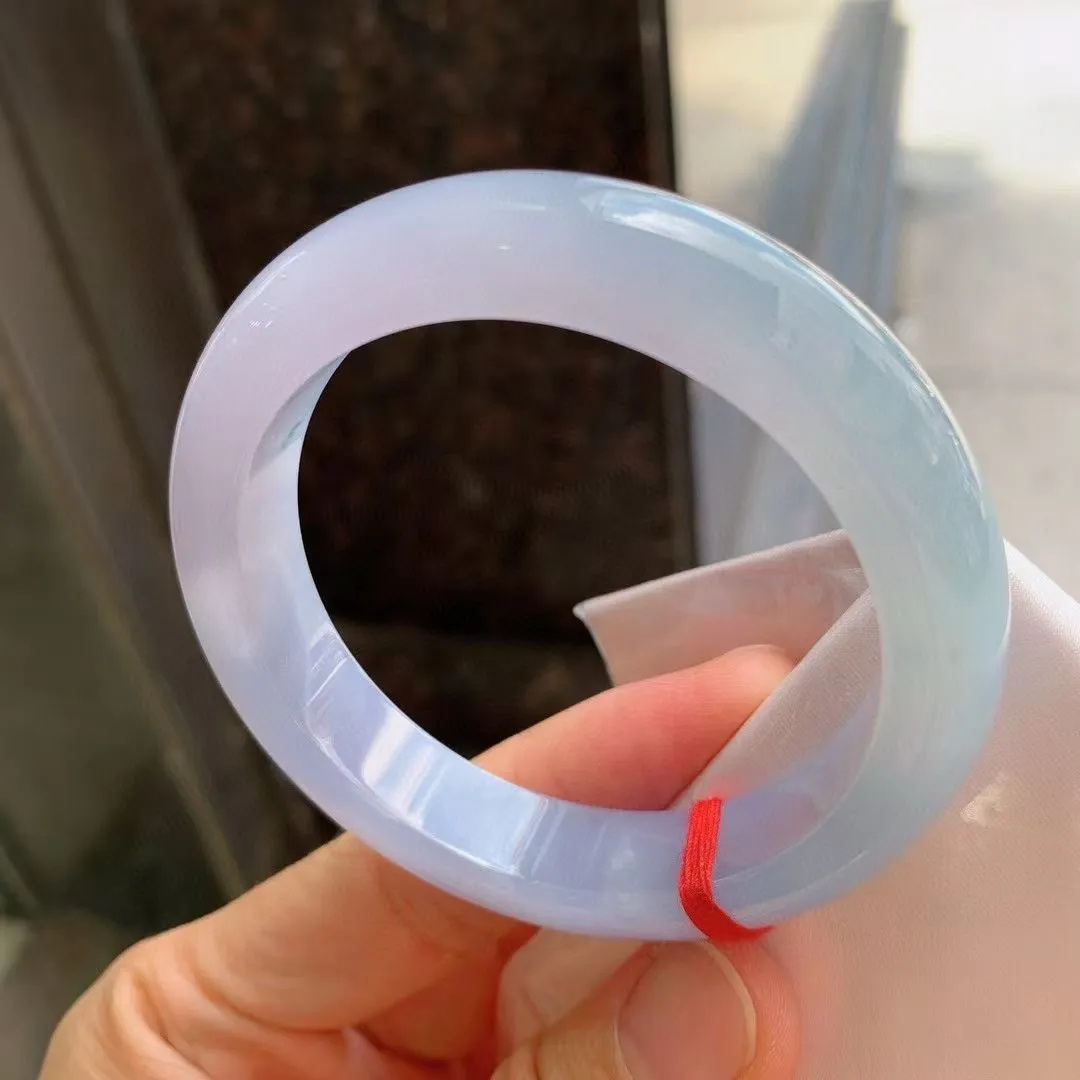 紫罗兰正圈
尺寸：55.1-12.8-8.8 
紫底浓郁，底色均匀，种水很好，晶体细，卖相不错，上手效果好