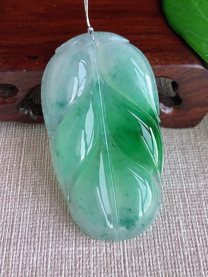 a货翡翠老坑冰种飘花大叶子金枝玉叶吊坠 尺寸54.3×30.2×5.8mm 重量17.80g 0626