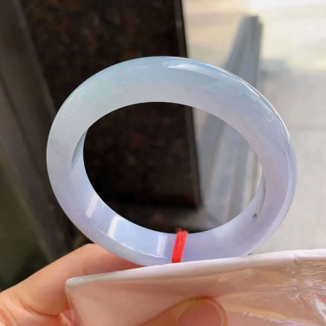 紫罗兰正圈
尺寸：55.1-12.8-8.8 
紫底浓郁，底色均匀，种水很好，晶体细，卖相不错，上手效果好