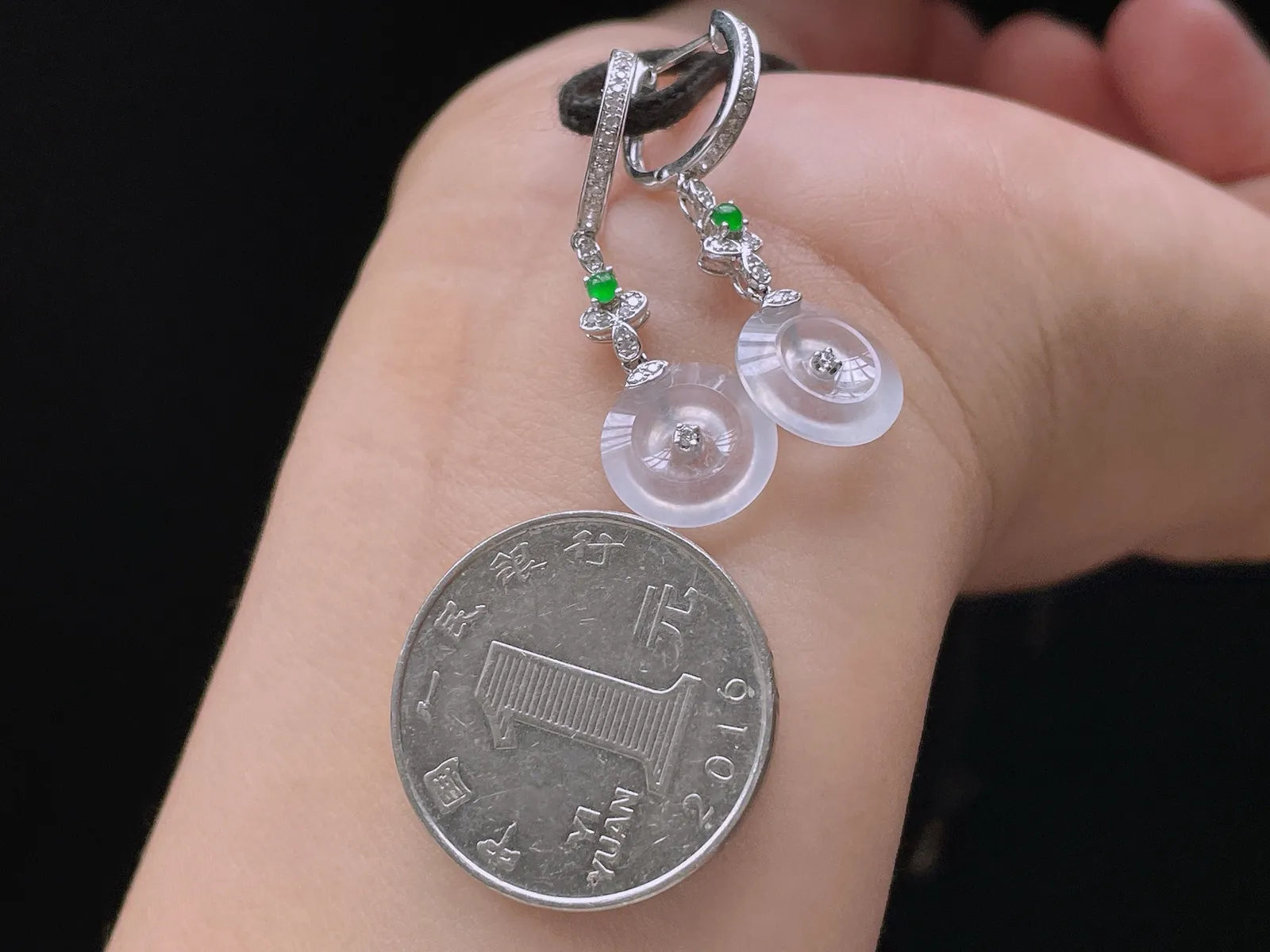 18K 冰种·平安扣耳坠

整36-11.3-3.2