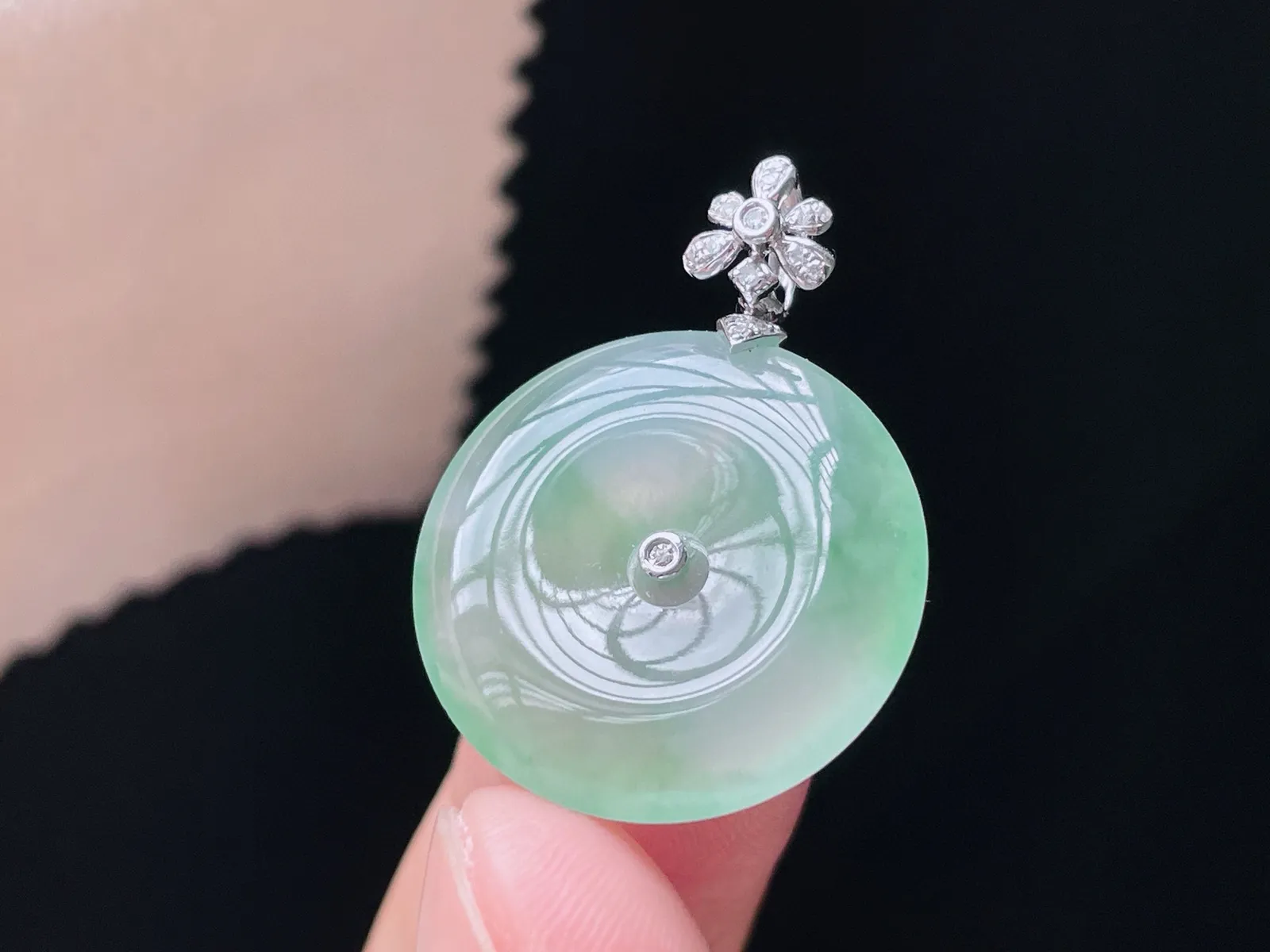 18K 冰种飘花·平安扣

整29.3-21.4-4.1