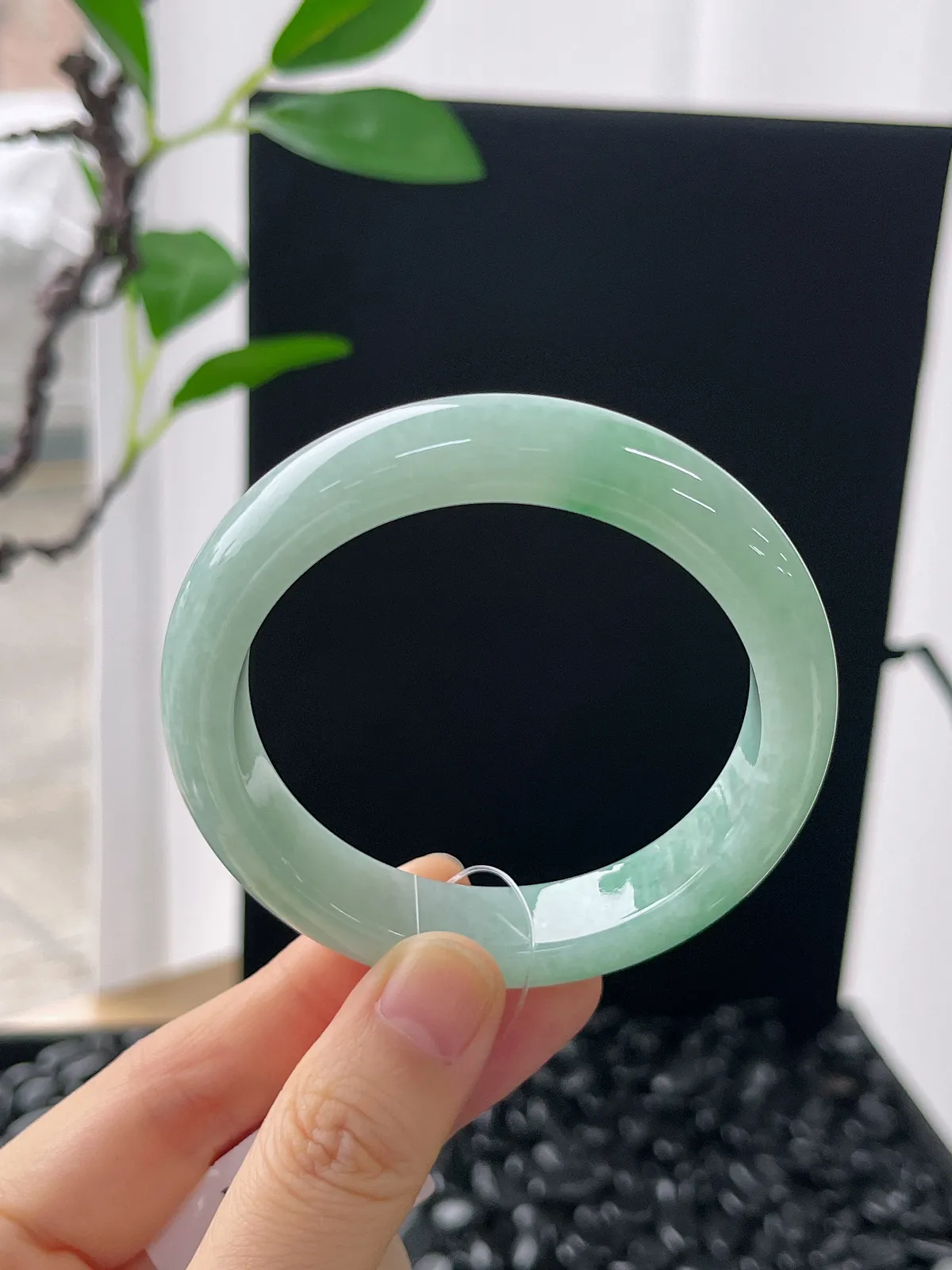 正圈53圈口，翡翠糯化种飘绿手镯