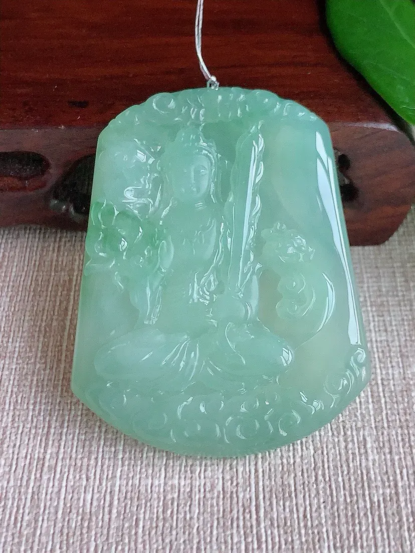 a货翡翠老坑冰种晴水虚空藏菩萨吊坠 尺寸51.5×40×5.6mm 重量25.90g 0626