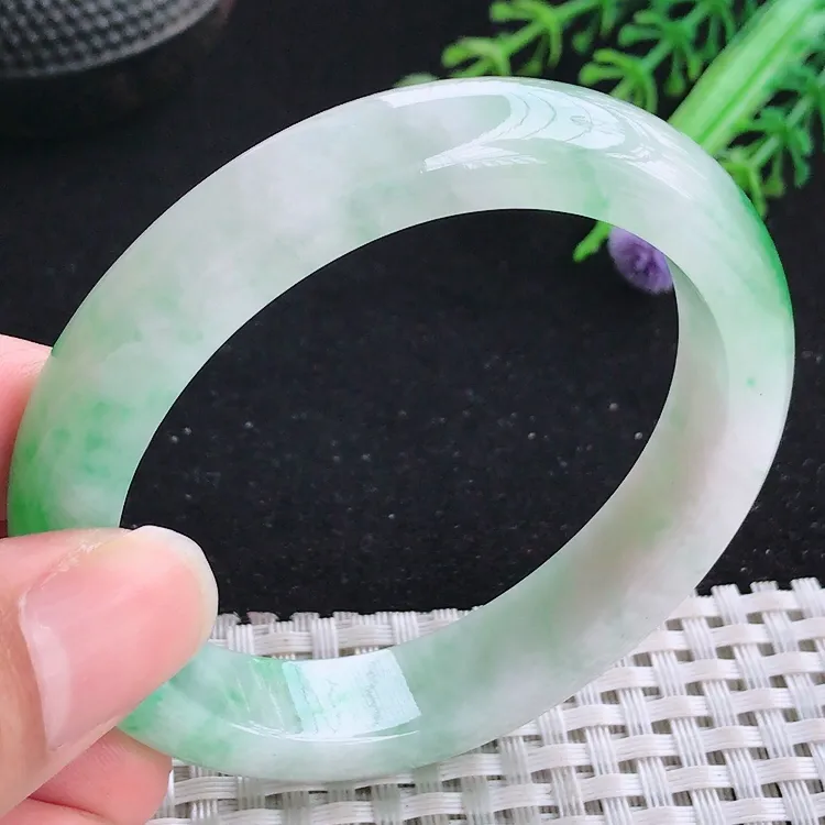 自然光54.5/48/11.6/8老坑精美冰润飘阳绿贵妃手镯翡翠玉镯美人镯