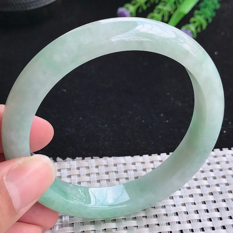 自然光62.5/12.8/8.7老坑秀气温润飘绿手镯翡翠大圈口玉镯美人镯