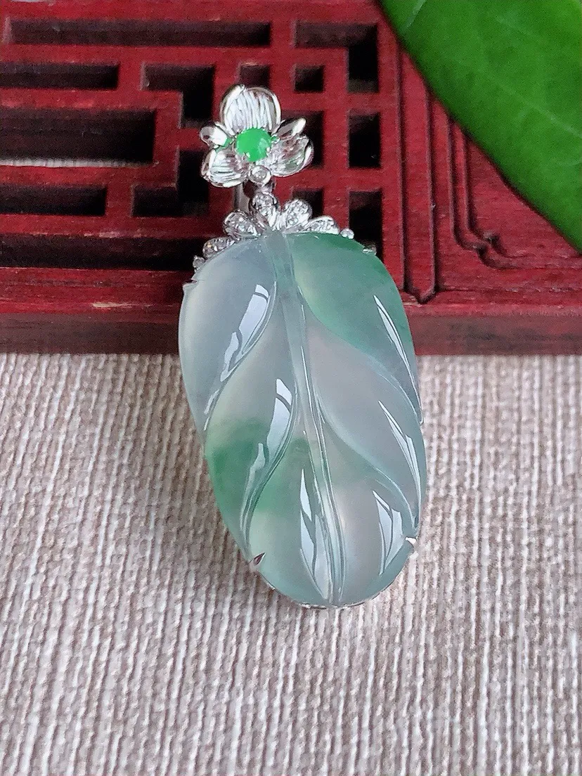 a货翡翠老坑冰种18K金伴钻镶嵌飘花叶子金枝玉叶吊坠 尺寸38×26.6×16×6.5mm 重量4.69g 0626