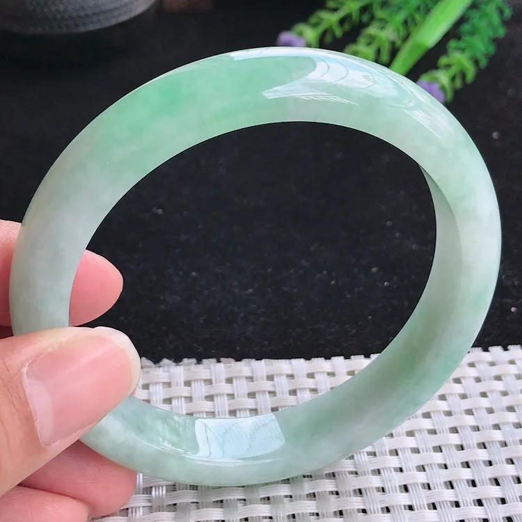 自然光62.5/12.8/8.7老坑秀气温润飘绿手镯翡翠大圈口玉镯美人镯