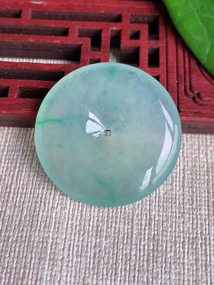 a货翡翠老坑冰种飘绿平安扣吊坠 尺寸29.8×5mm 重量9.67g 0626