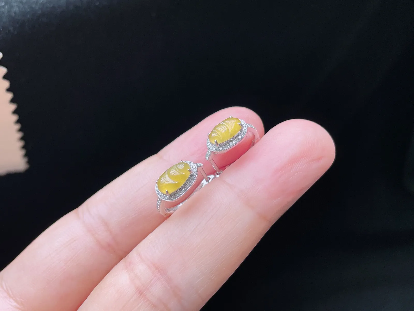 18K 黄翡·福豆耳包

裸7.8-4.7-2