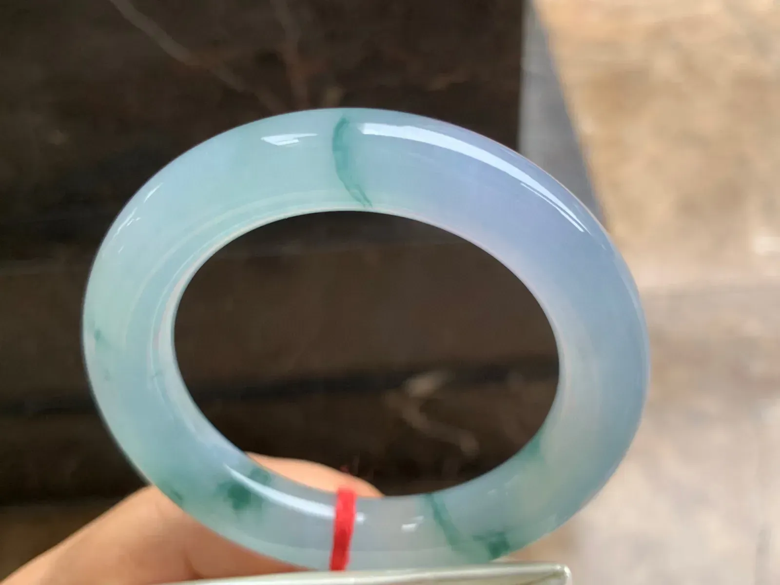 56-12.5mm
冰种飘花圆条手镯 冰透水润 起胶的料子 条形优秀 上手漂亮