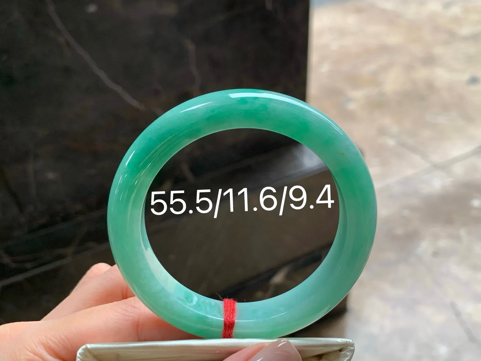 带色手镯
干净清爽 55.5/11.6/9.4mm