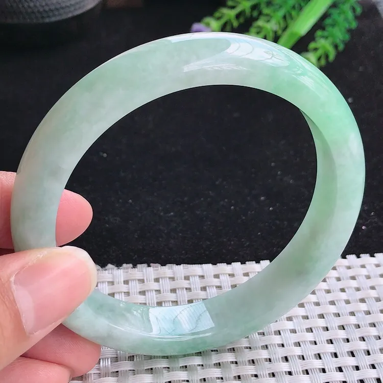 自然光62.5/12.8/8.7老坑秀气温润飘绿手镯翡翠大圈口玉镯美人镯