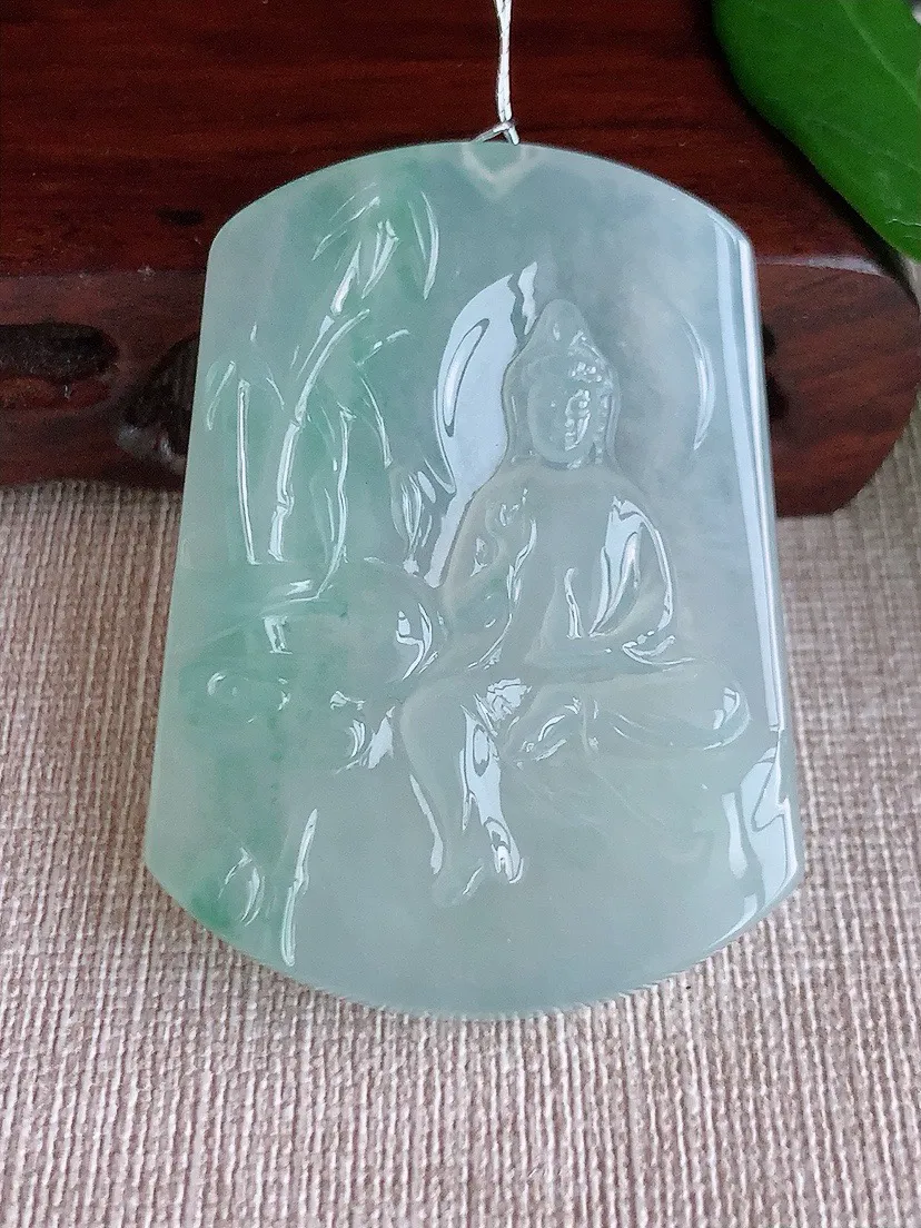 a货翡翠老坑冰种飘花自在观音吊坠 尺寸54×39.8×5.6mm 重量29.90g 0626