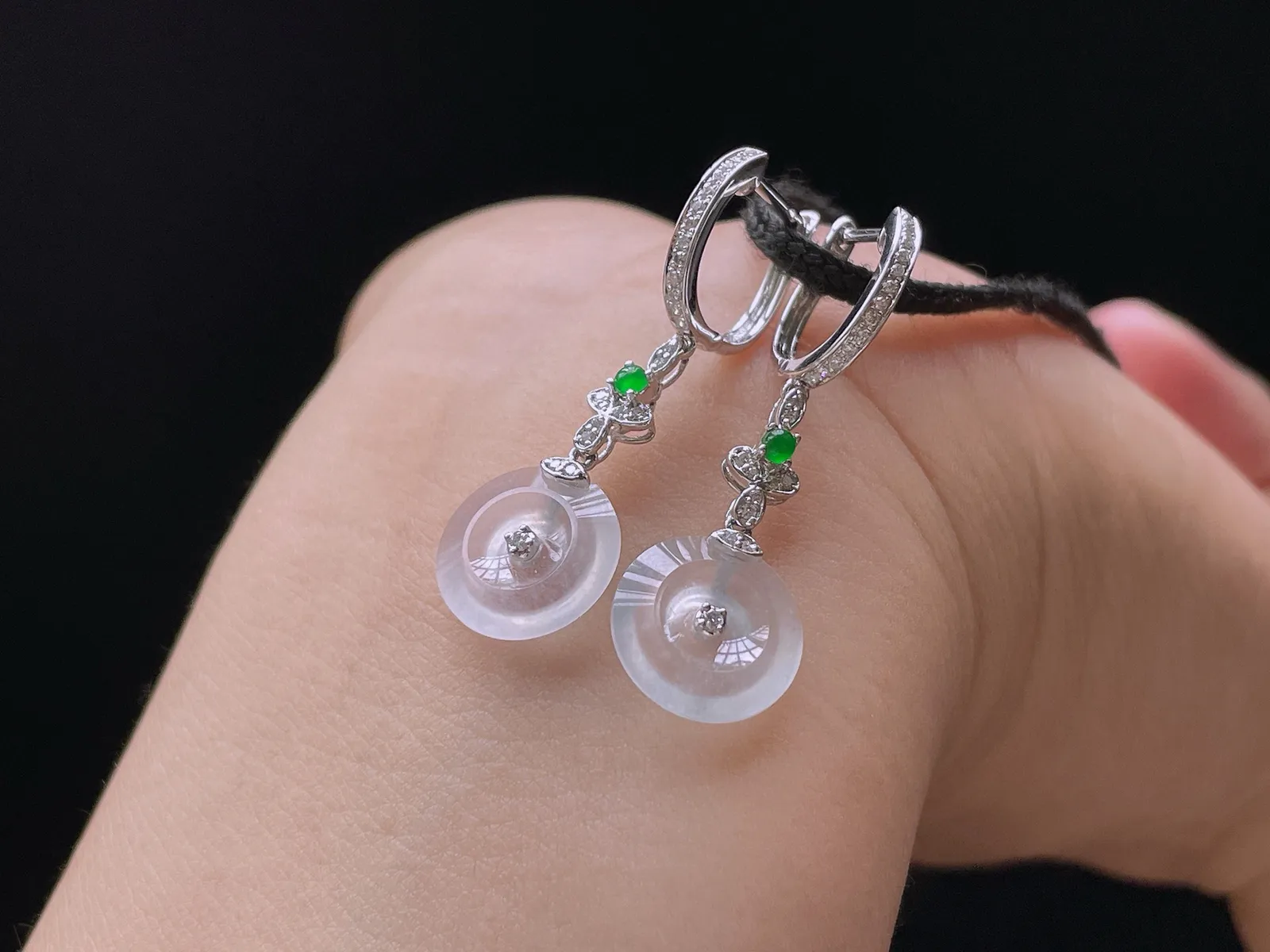 18K 冰种·平安扣耳坠

整36-11.3-3.2