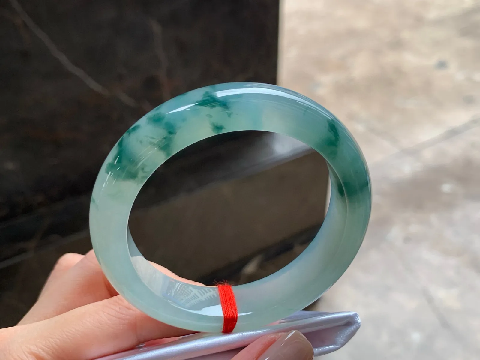 冰飘花手镯
种好水润 53.5/13/8.8mm