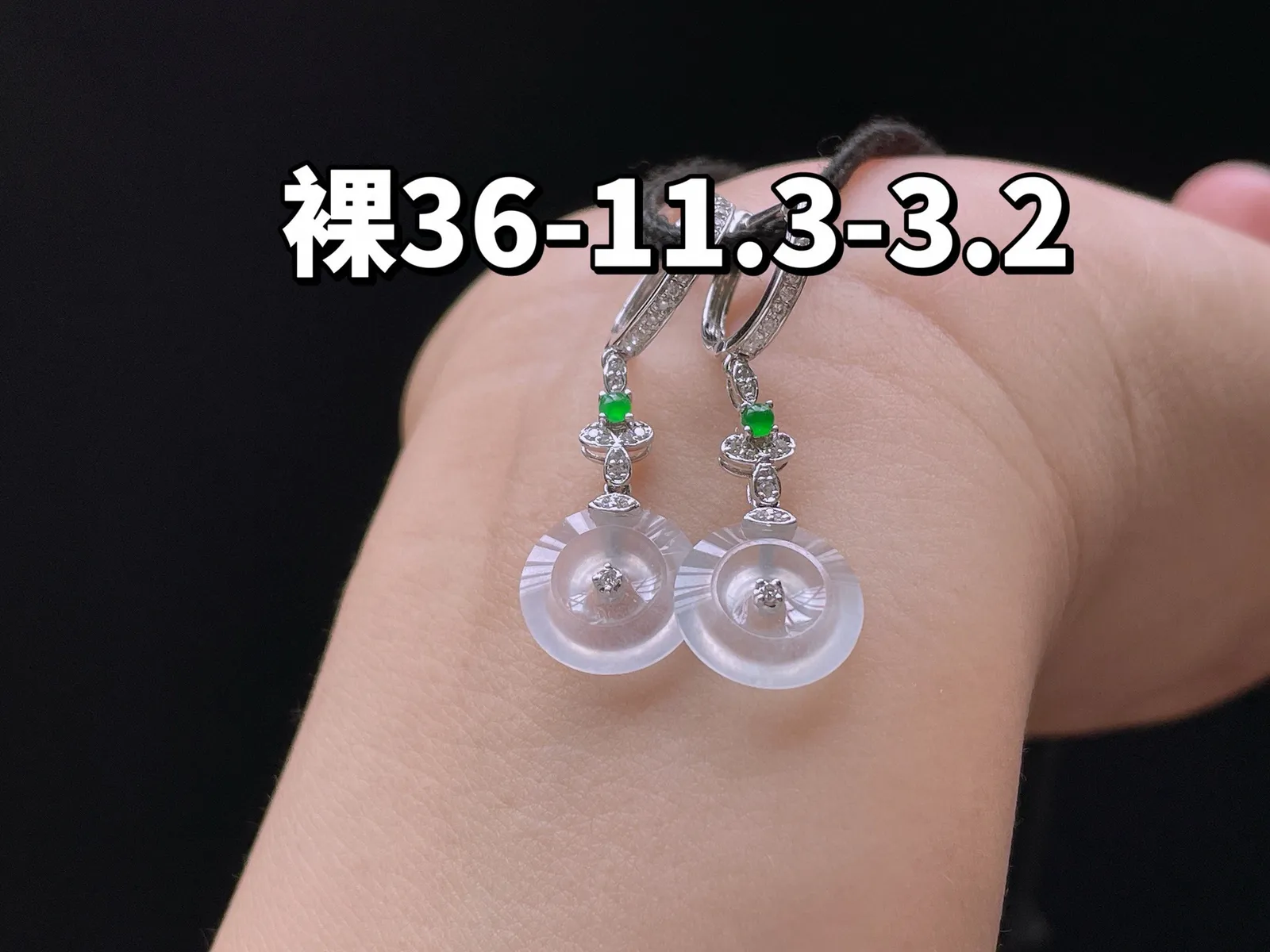 18K 冰种·平安扣耳坠

整36-11.3-3.2