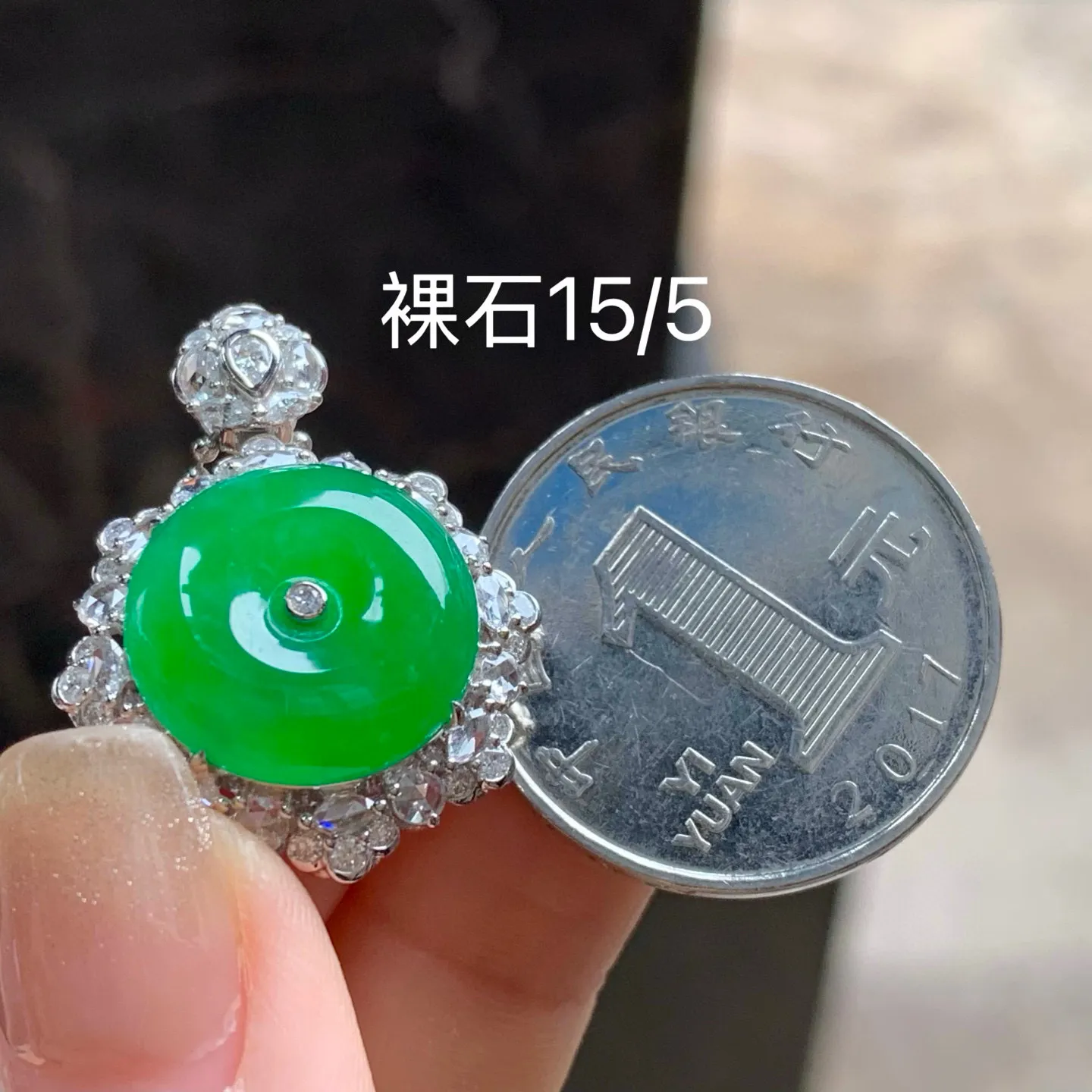 冰种辣绿平安扣
水润 真金镶嵌