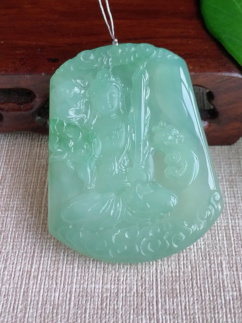 a货翡翠老坑冰种晴水虚空藏菩萨吊坠 尺寸51.5×40×5.6mm 重量25.90g 0626