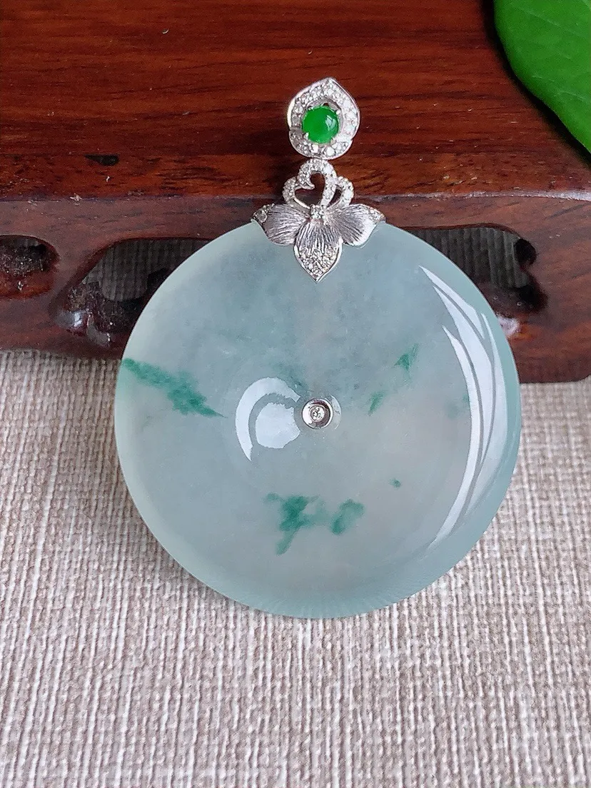 a货翡翠老坑冰种18K金伴钻镶嵌飘花大平安扣吊坠 尺寸47×35.4×5.3mm 重量16.39g 