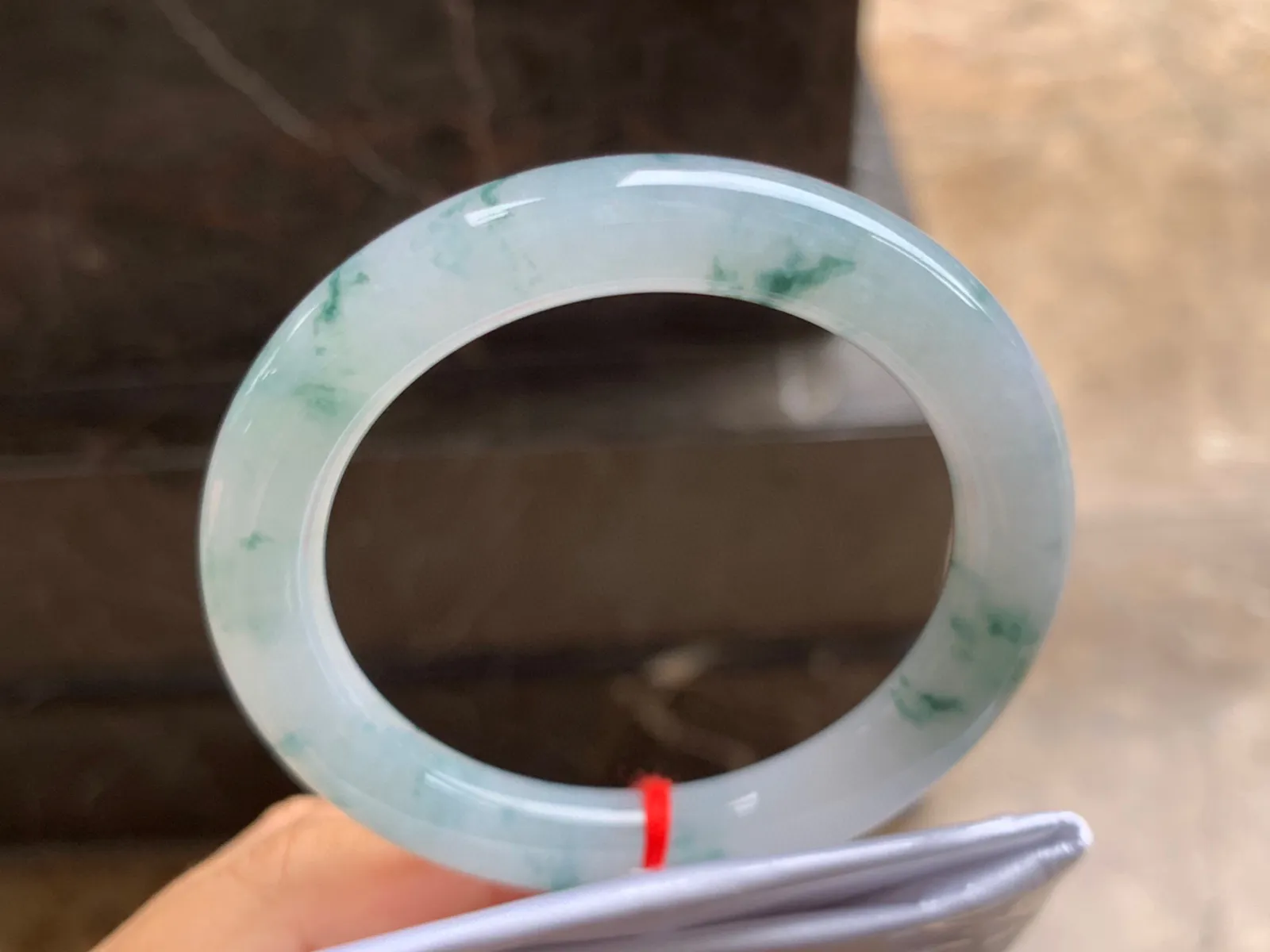 53.5-9.5mm
飘花圆条手镯 底子细腻 花色均匀
