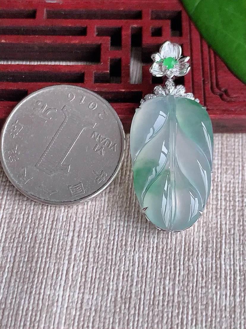 a货翡翠老坑冰种18K金伴钻镶嵌飘花叶子金枝玉叶吊坠 尺寸38×26.6×16×6.5mm 重量4.69g 0626
