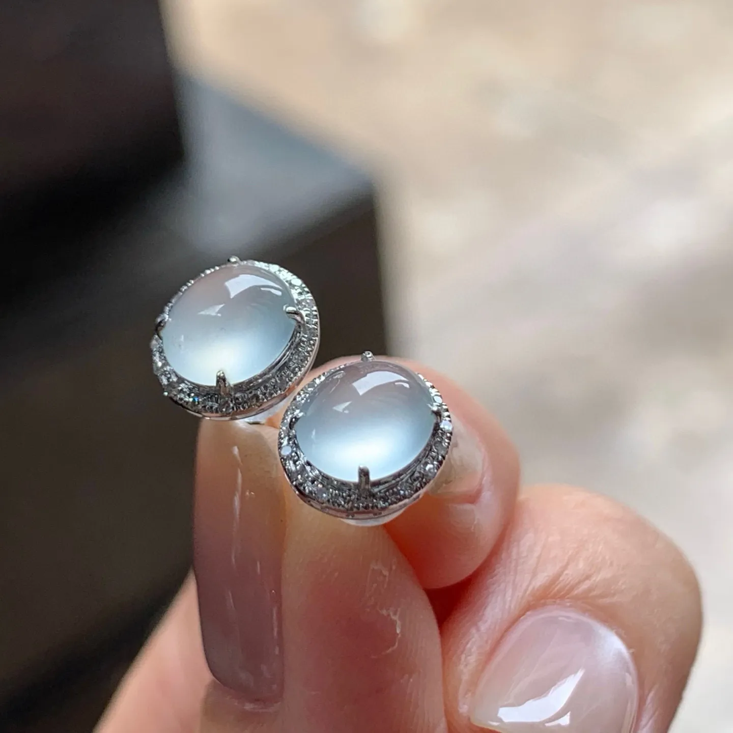 冰种蛋面耳钉
真金镶嵌 精致