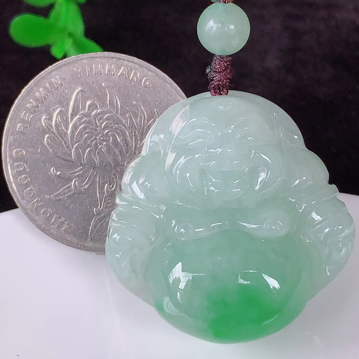 自然光实拍，厚装冰润冰糯种飘绿翡翠佛公吊坠，饱满， 佛公亦保平安，寓意有福（佛公）相伴，配戴优雅迷人！#46.26