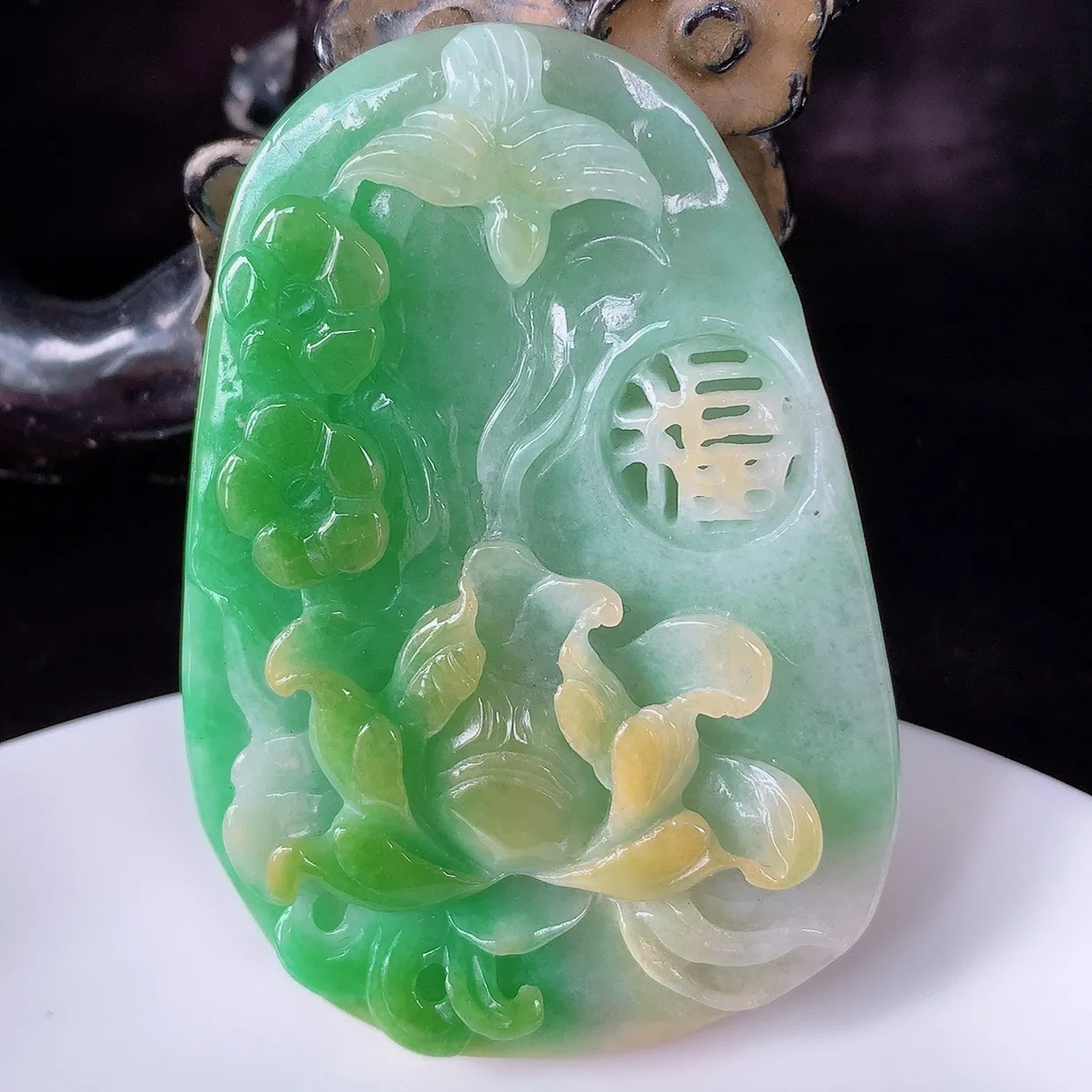 自然光实拍，冰润冰糯种双彩黄加绿翡翠花开富贵吊坠，种老水足，翠色灵动，寓意美好，佩戴时尚出众！#57
