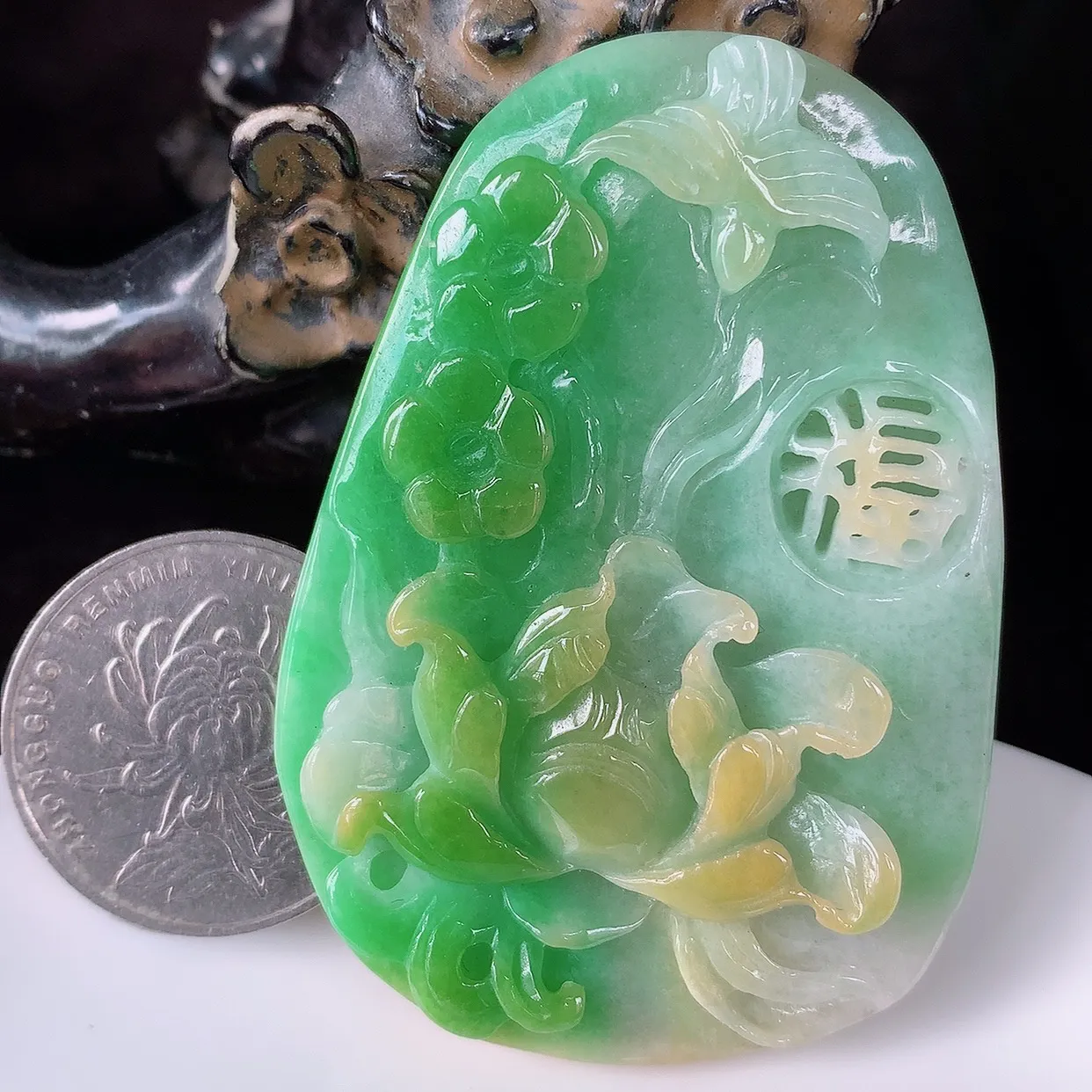 自然光实拍，冰润冰糯种双彩黄加绿翡翠花开富贵吊坠，种老水足，翠色灵动，寓意美好，佩戴时尚出众！#57.26