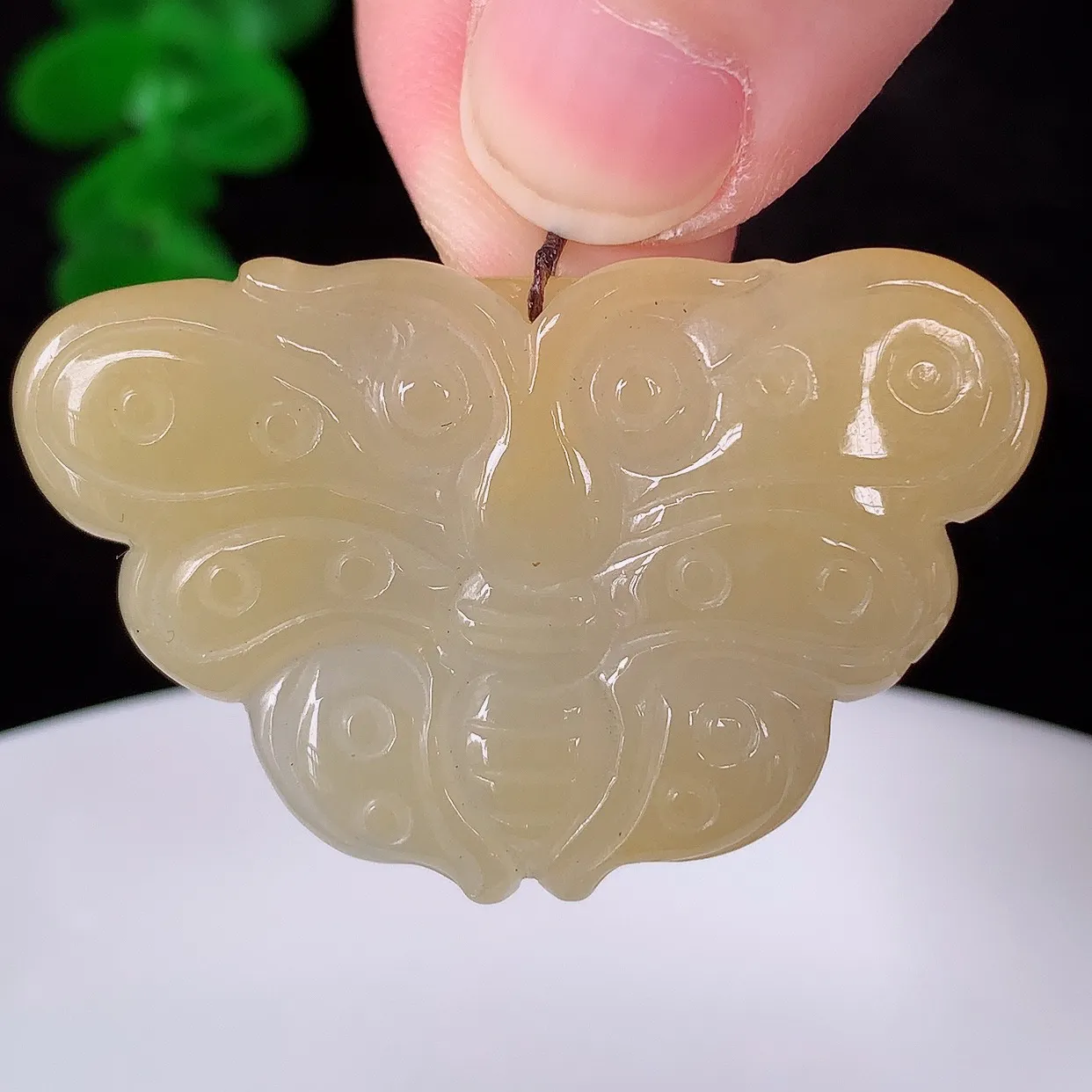 自然光实拍 冰润冰糯种黄翡翡翠蝴蝶吊坠，种老水足，翠色灵动，寓意美好 佩戴时尚出众！#57.26
