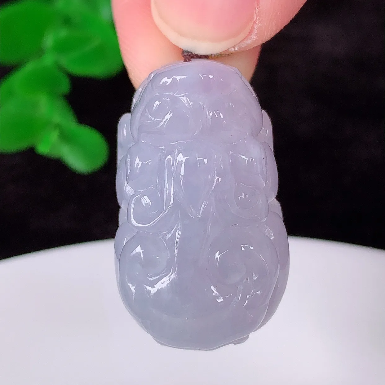 自然光实拍，冰润冰糯种紫罗兰翡翠招财貔貅吊坠，民间有“一摸貔貅运程旺盛，再摸貔貅财运滚滚，三摸貔貅平步青云 ”的美好祝愿。#57.26