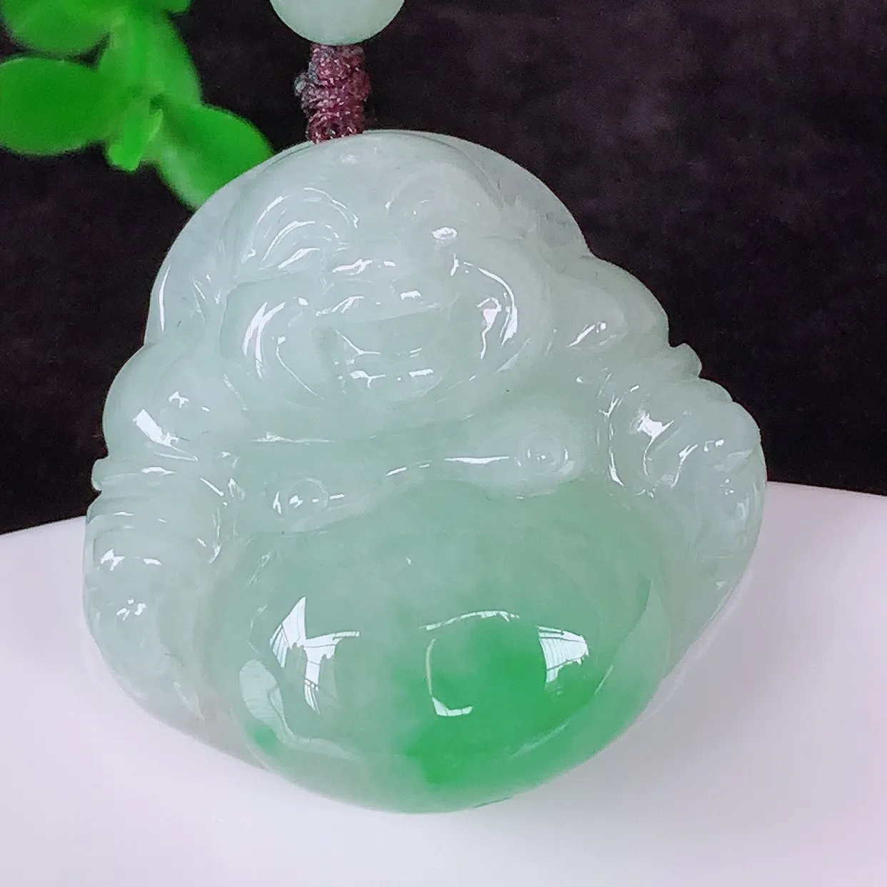 自然光实拍，厚装冰润冰糯种飘绿翡翠佛公吊坠，饱满， 佛公亦保平安，寓意有福（佛公）相伴，配戴优雅迷人！#46.26
