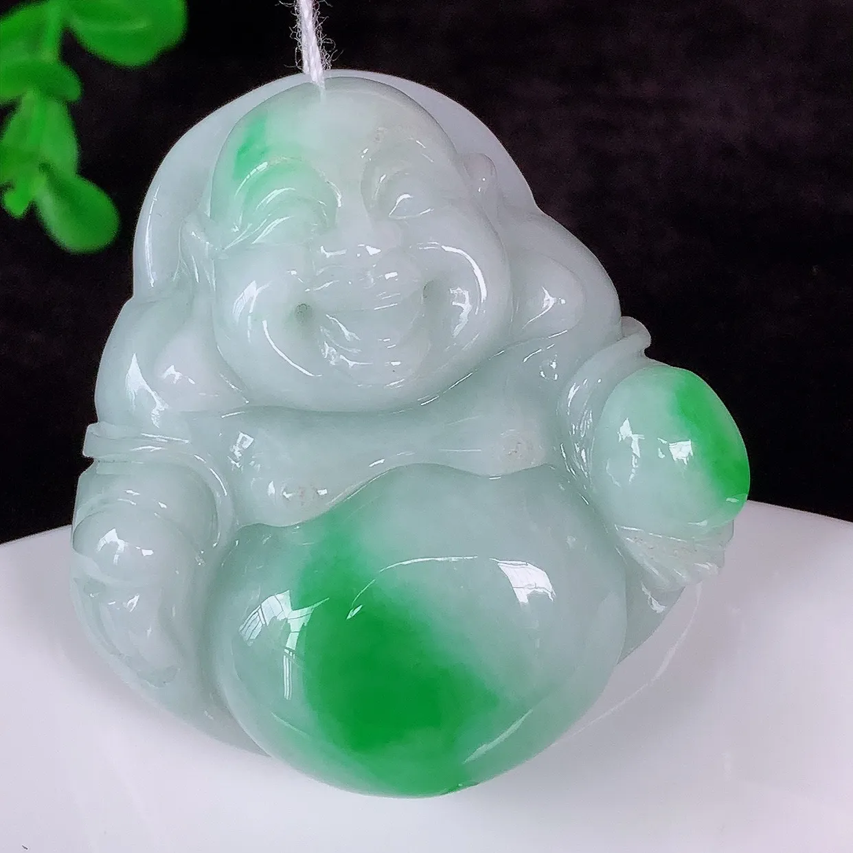 自然光实拍，大件厚装冰润冰糯种飘阳绿翡翠佛公吊坠，饱满  佛公亦保平安，寓意有福（佛公）相伴，配戴优雅迷人！#46.26