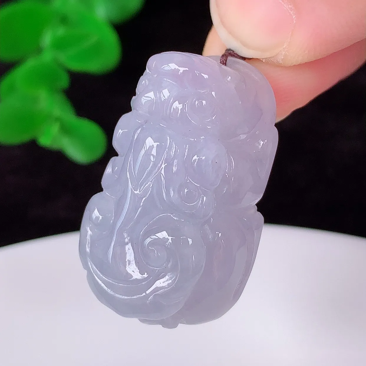 自然光实拍，冰润冰糯种紫罗兰翡翠招财貔貅吊坠，民间有“一摸貔貅运程旺盛，再摸貔貅财运滚滚，三摸貔貅平步青云 ”的美好祝愿。#57.26